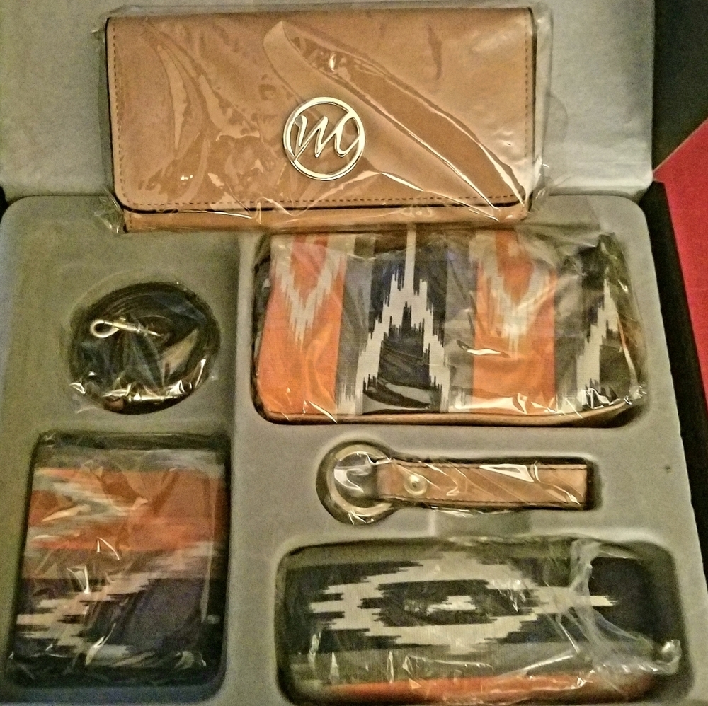 Women's Gift Box Set Coral and Black